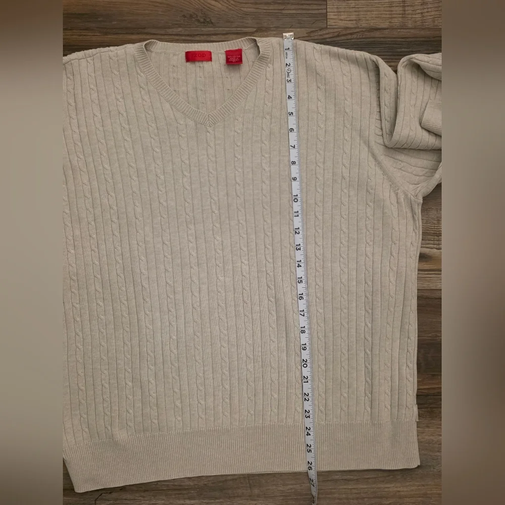 Izod Men's V-Neck Cream Sweater